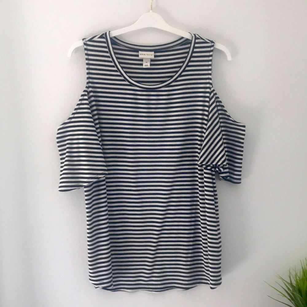 AVA & VIV cold shoulder top